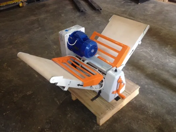 Тестораскаточная машина КРТ 80/500